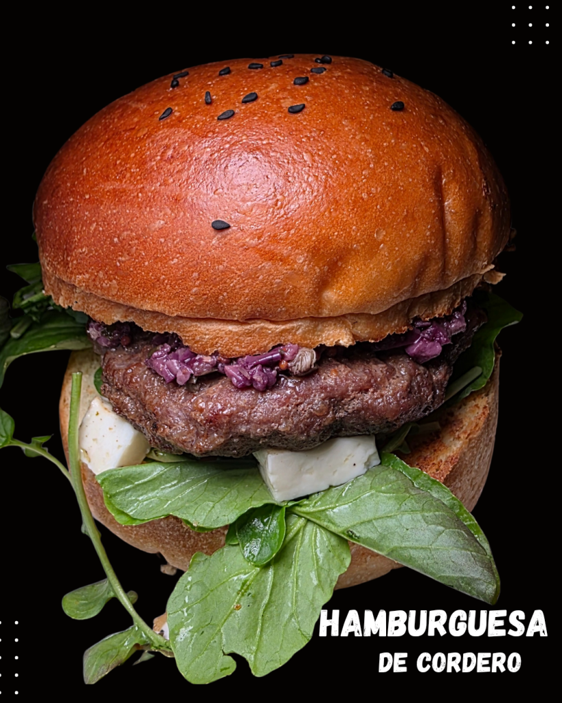 Hamburguesa Gourmet de Cordero con Toques Mediterráneos